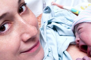 Naissance bébé : partager les premières photos en privé avec sa famille