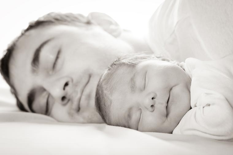 Les premiers sourires de bébé sont des moments magiques à partager avec ses proches 