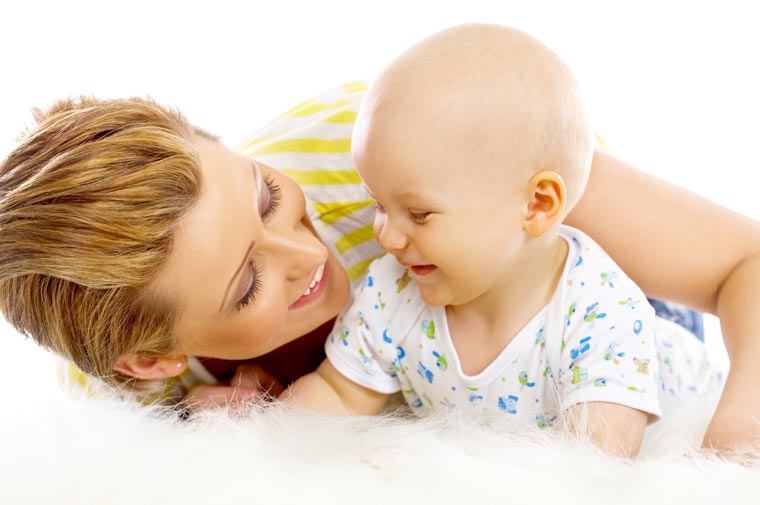 Votre bébé avance à pas de géant ! C'est le moment de filmer et faire des photos et les partager avec vos proches