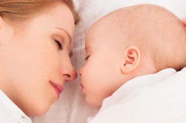 Cododo bébé ou dormir avec son bébé : avantages et inconvénients du co-sleeping
