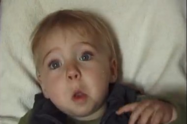 Il filme sa fille de la naissance à ses 16 ans en accéléré