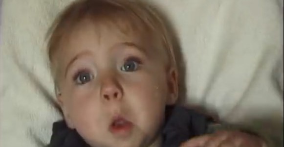 Il filme sa fille de la naissance à ses 16 ans en accéléré